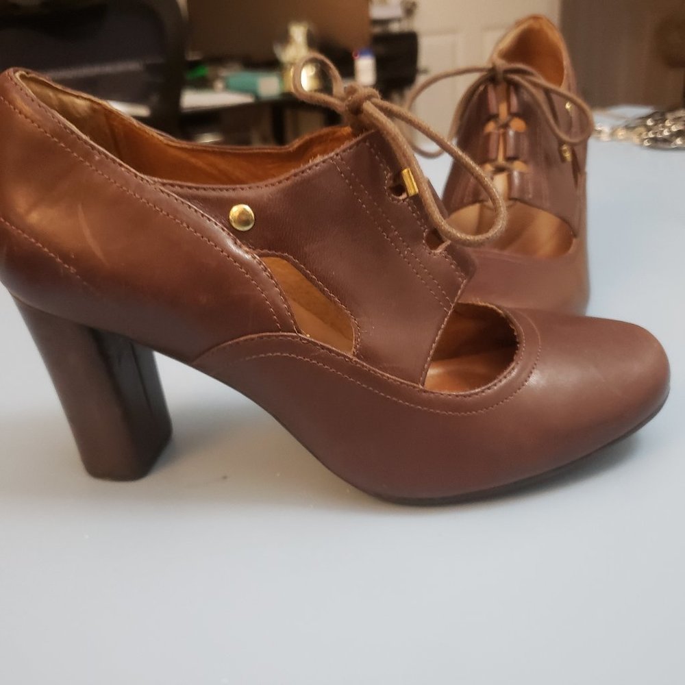 Leather Clarks Pump - image 1